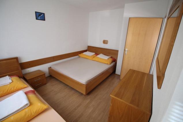 Apartments Helena Zadar Vrsi Exterior photo